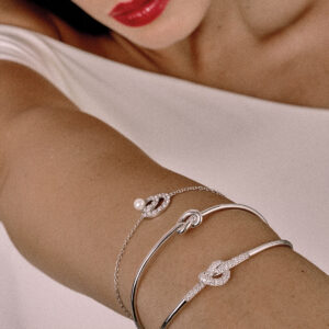 Knot Bangle in 925 Silver with white zircons